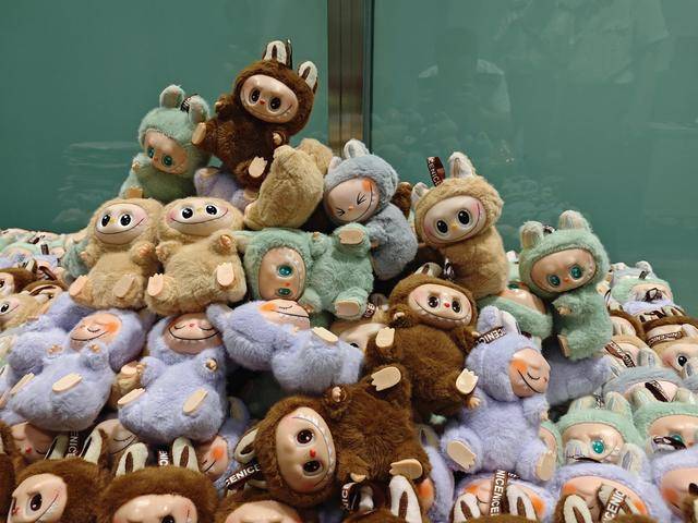 北京两大机场在出境旅客行李中查获大量假“LABUBU”