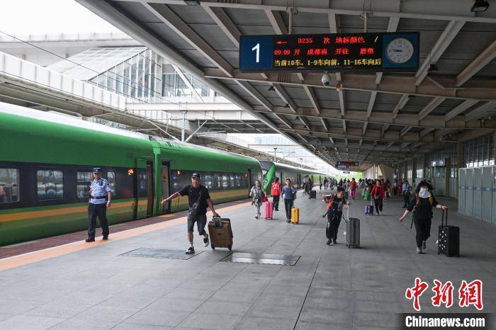 四川成都与云南磨憨实现动车直达