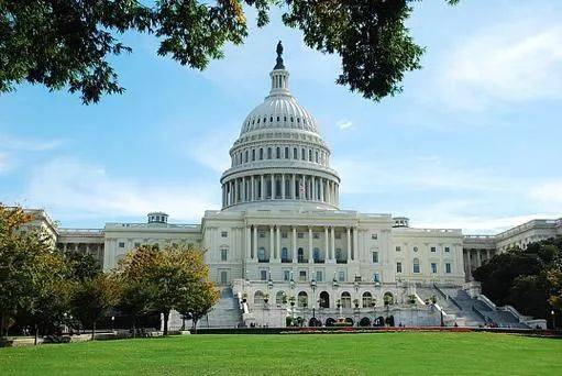 马斯克聪明反被聪明误,自立“美国党”犯了大错,特朗普不会放过他