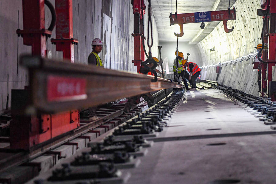 上海轨道交通22号线（原崇明线）铺轨工程正式启动