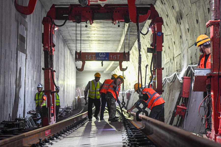 上海轨道交通22号线(原崇明线)铺轨工程正式启动