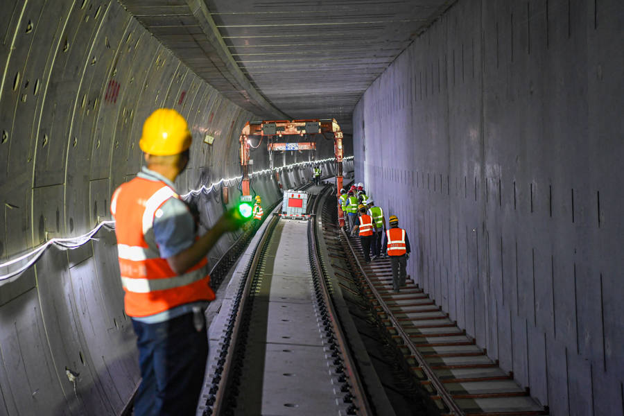 上海轨道交通22号线(原崇明线)铺轨工程正式启动