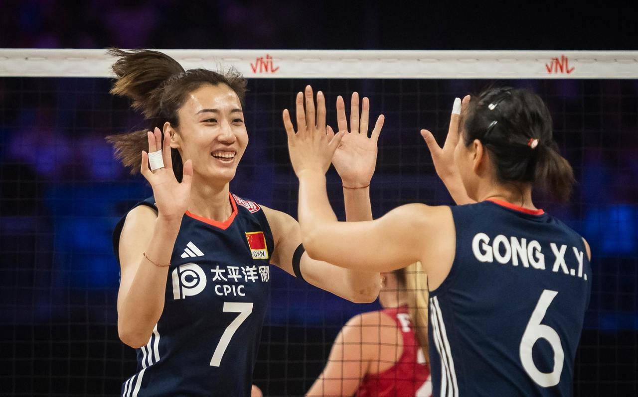中国队3-2逆转美国队,女排世联赛分站赛收官,总决赛首场对波兰