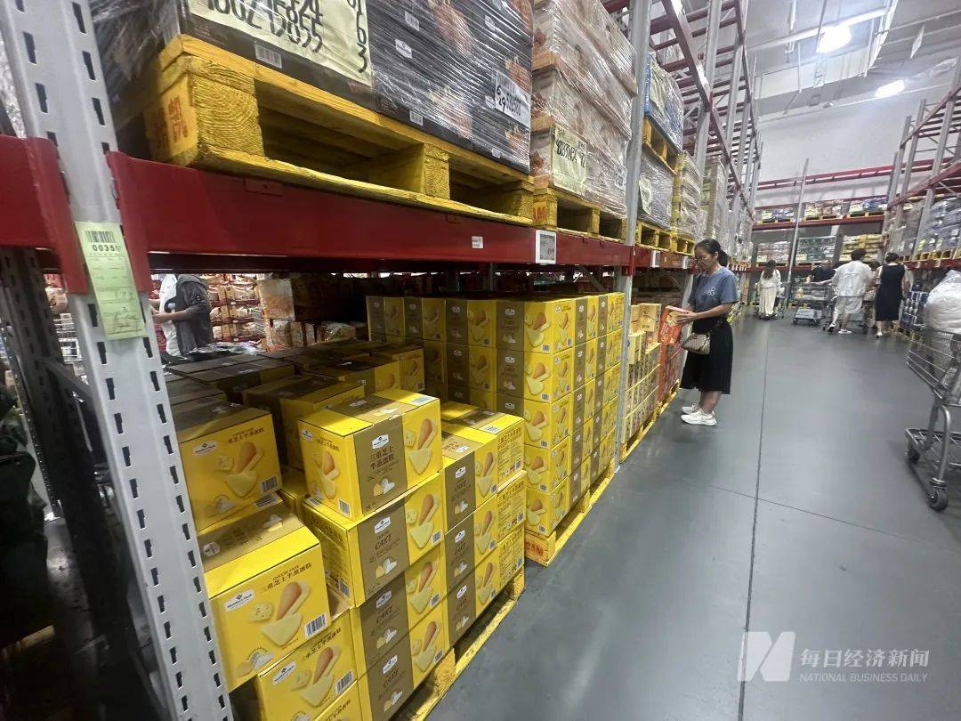 吵上热搜、上百条差评!山姆紧急下架好丽友派等多款零食!盼盼、洽洽被曝改用英文名上架山姆,包装高级、品牌更名就等于品质升级?