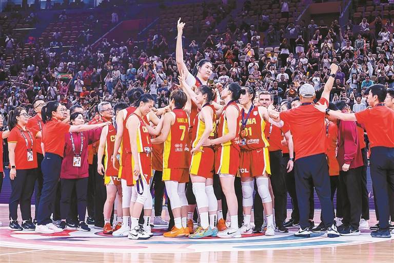 女篮亚洲杯昨日闭幕,球队球迷主办方收获满满 深圳投中赛事经济“三分球”