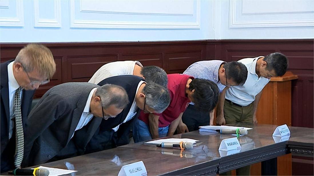 逼学生“抽血换学分”,台师大鞠躬道歉