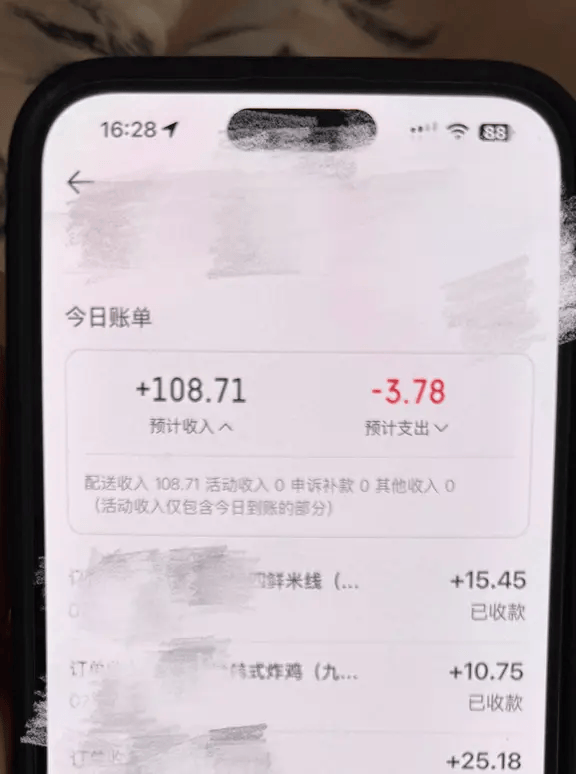 22岁女生爬楼送外卖6天瘦10斤,精致打扮被指炒作,当事人回应