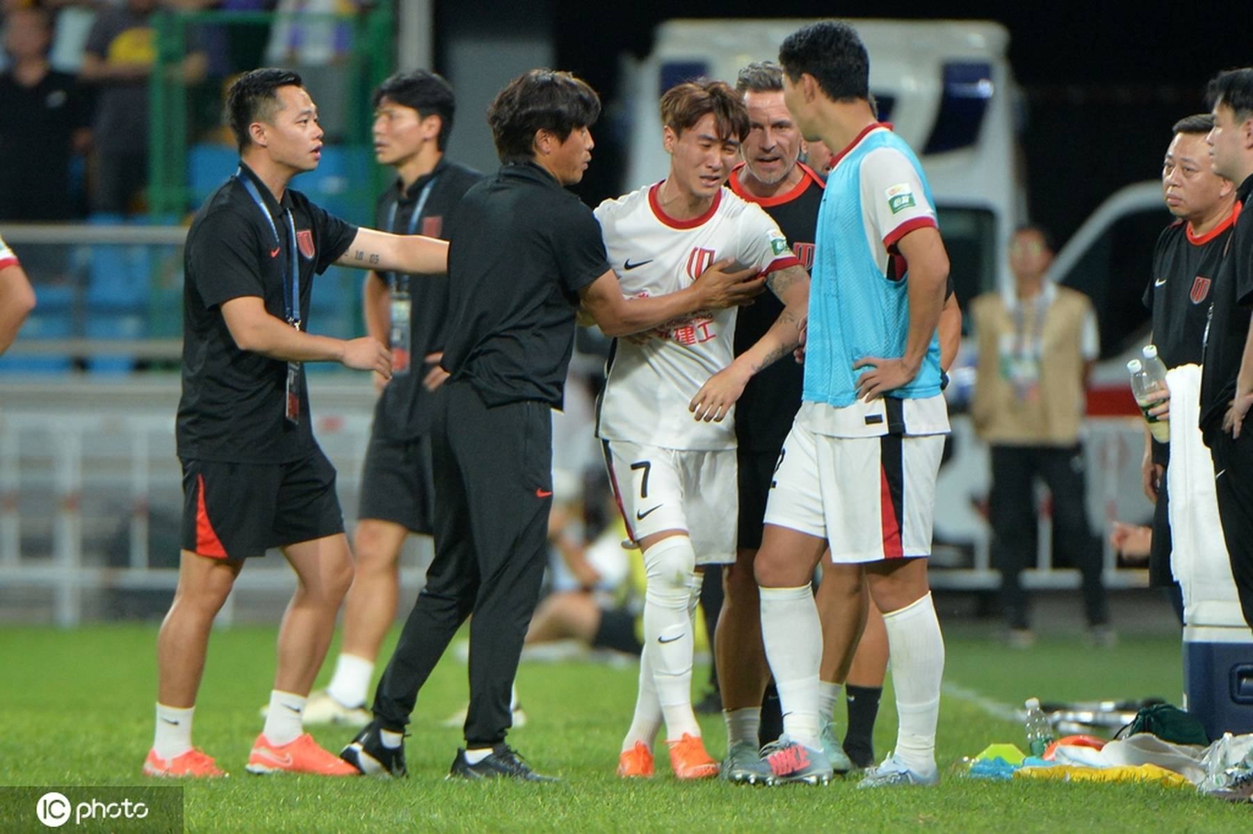 辱骂韦世豪家人球迷被拘7天 中足联官方：天津赛区通报批评