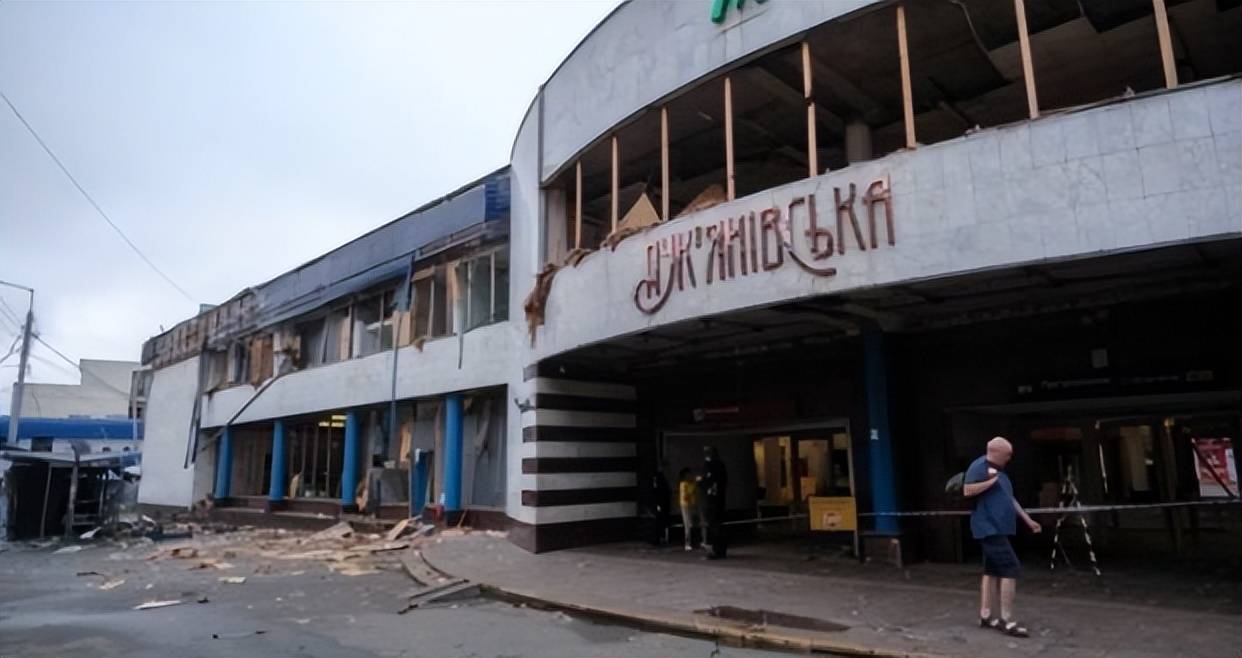 炸了一夜,俄军彻夜猛攻,"匕首"高超音速导弹,首袭基辅地铁站