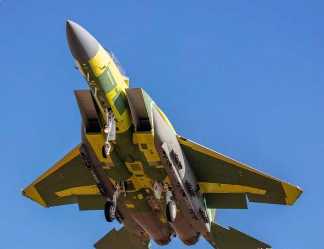 西方最强四代半,终于现身中国家门口,百架歼16静候,结局无悬念