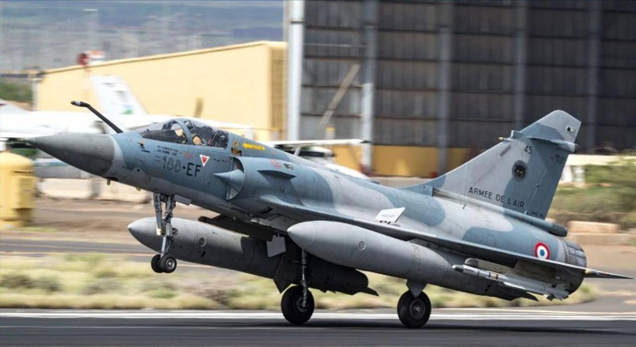 首杀!乌克兰空军幻影-2000,在距俄方500公里处坠毁,究竟如何被击落?