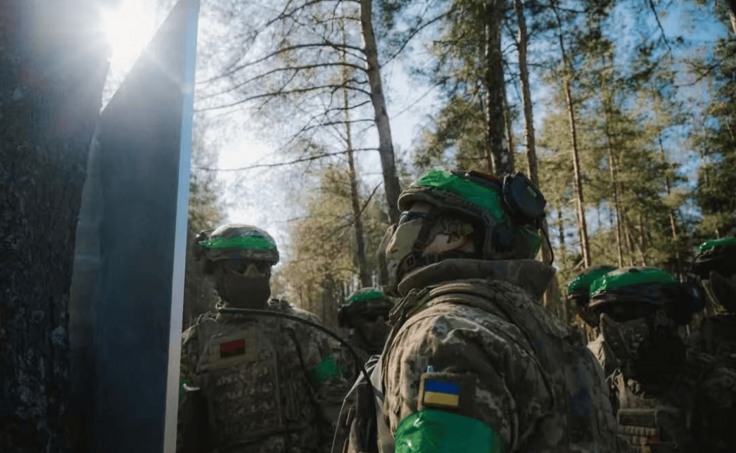 俄军尖兵攻入红军城市中心,40%街区展开巷战,数万乌军和西方军人被困