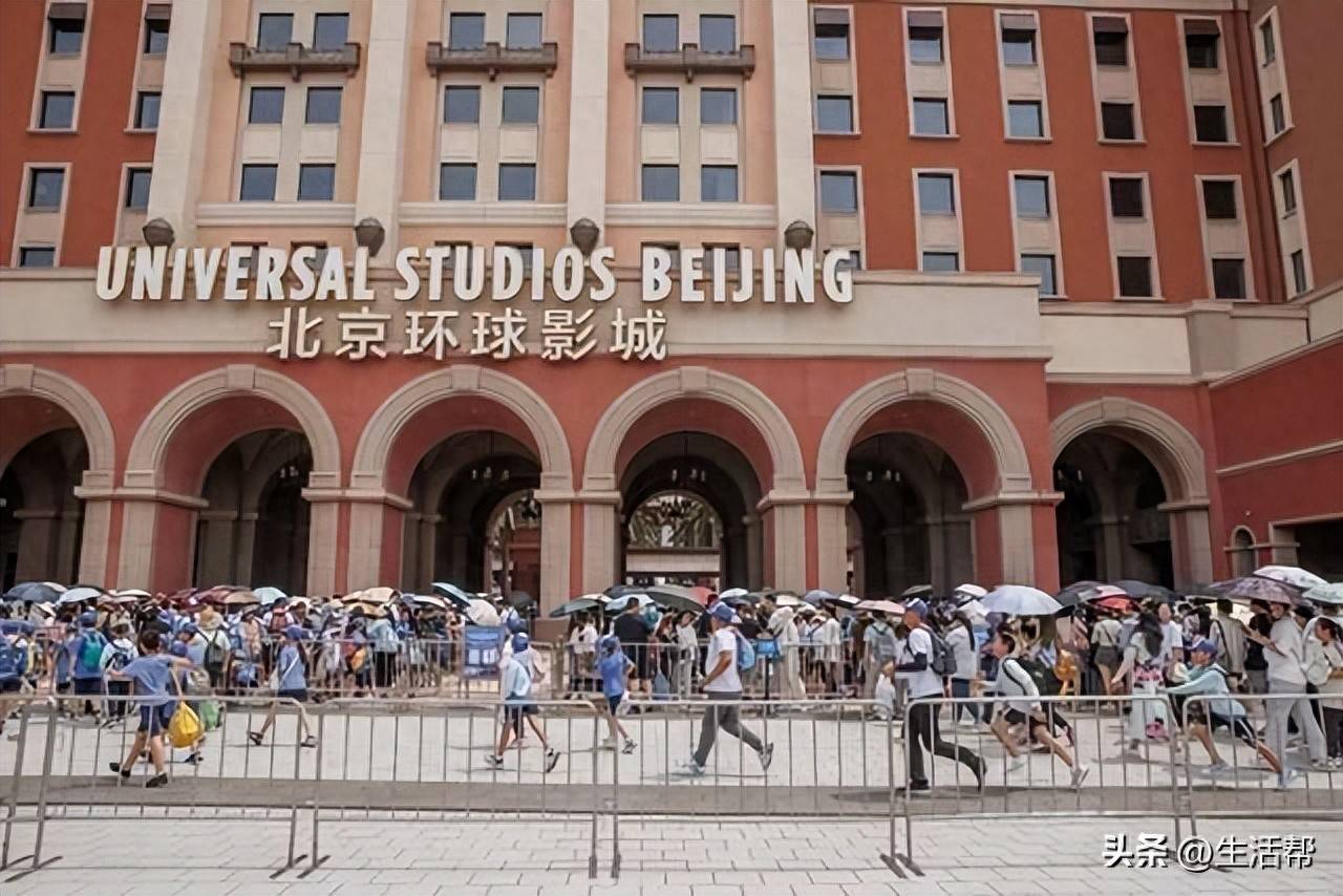 大学生暑期上门带娃成热门兼职,家长外包育儿喘口气