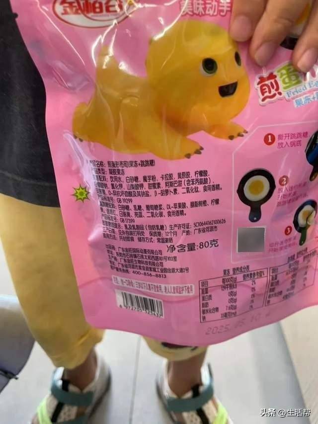 大学生暑期上门带娃成热门兼职,家长外包育儿喘口气