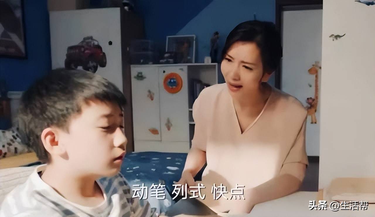 大学生暑期上门带娃成热门兼职,家长外包育儿喘口气