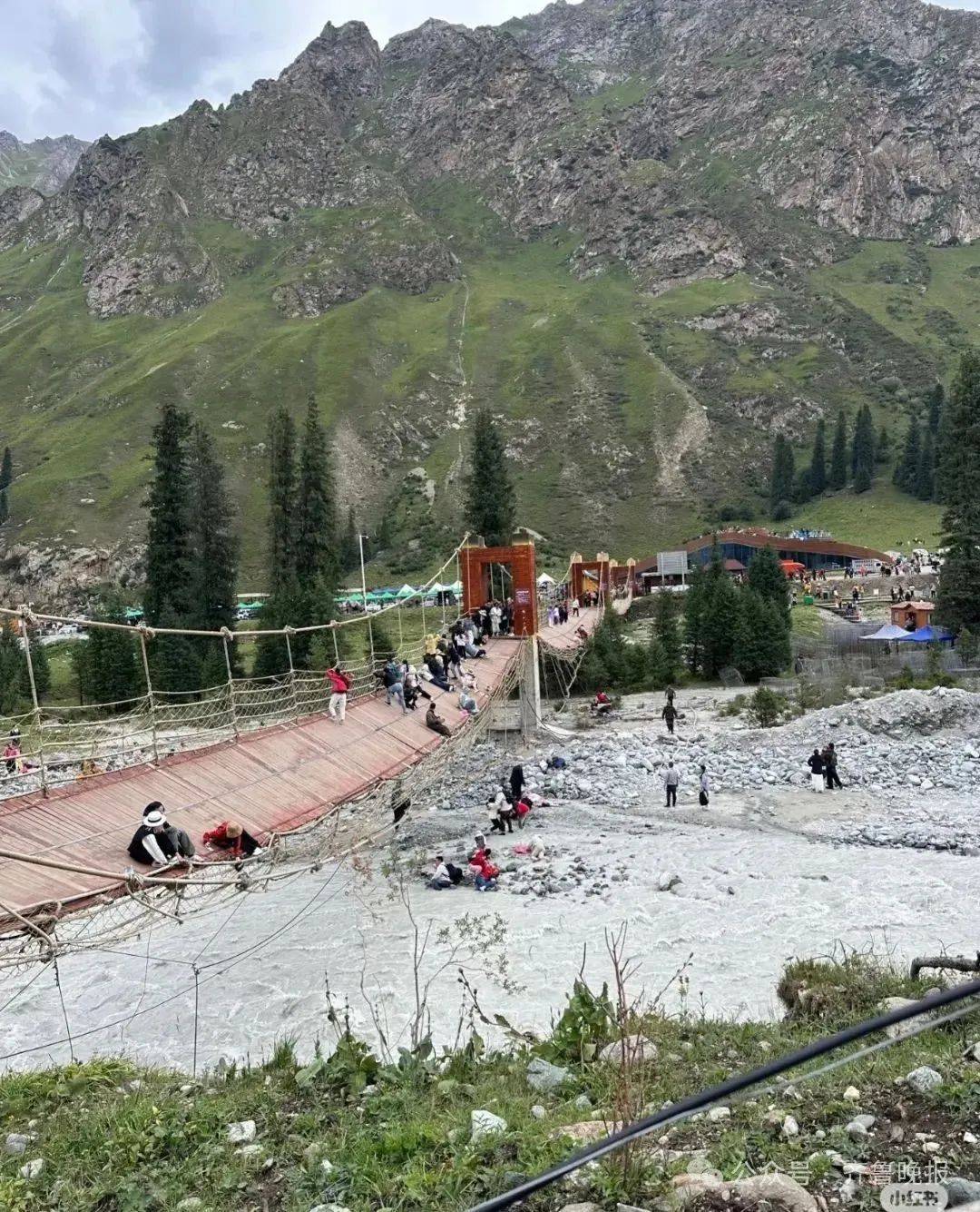 5人遇难24人受伤!新疆伊犁一景区吊桥桥索断裂,亲历者称“现在手还在不断颤抖”