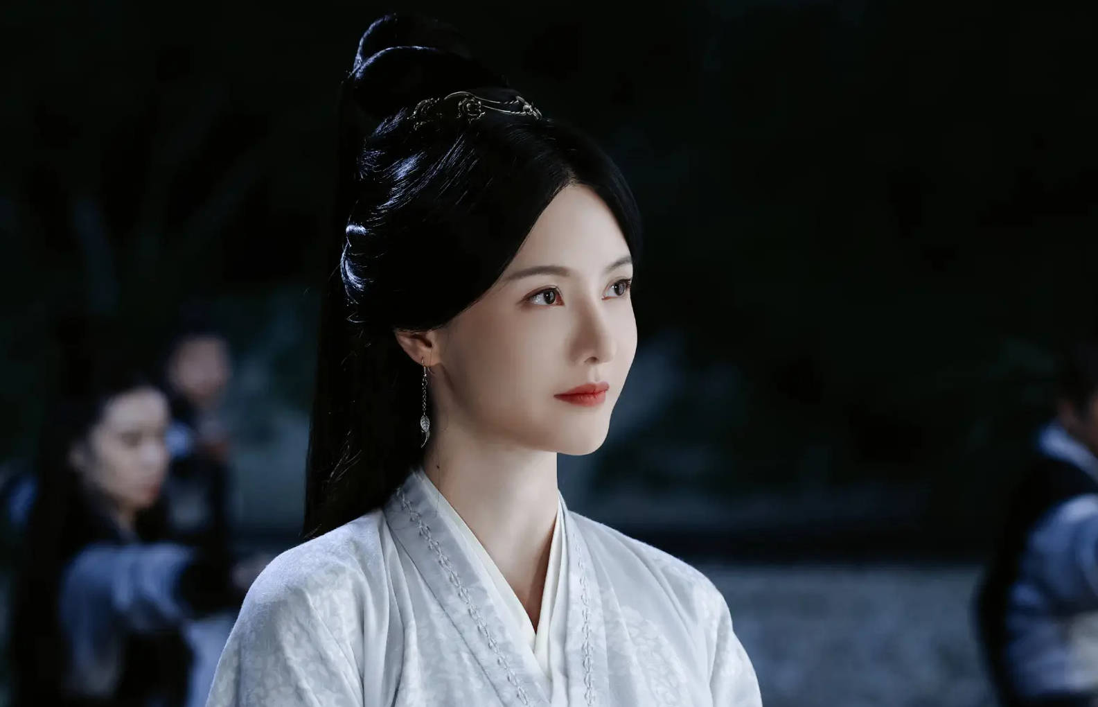 张芷溪再发文喊话银河酷娱:何必对条款视而不见,那就法院见!