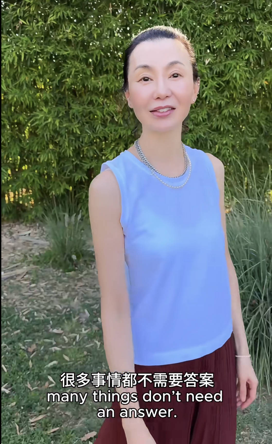 60岁张曼玉突然营业,穿79元T恤配10万珠宝,生活如此鲜活松弛!