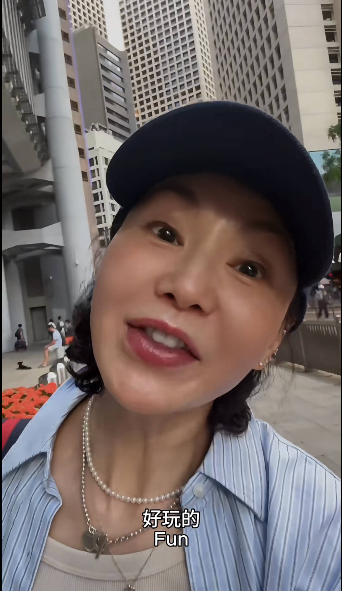 60岁张曼玉突然营业,穿79元T恤配10万珠宝,生活如此鲜活松弛!