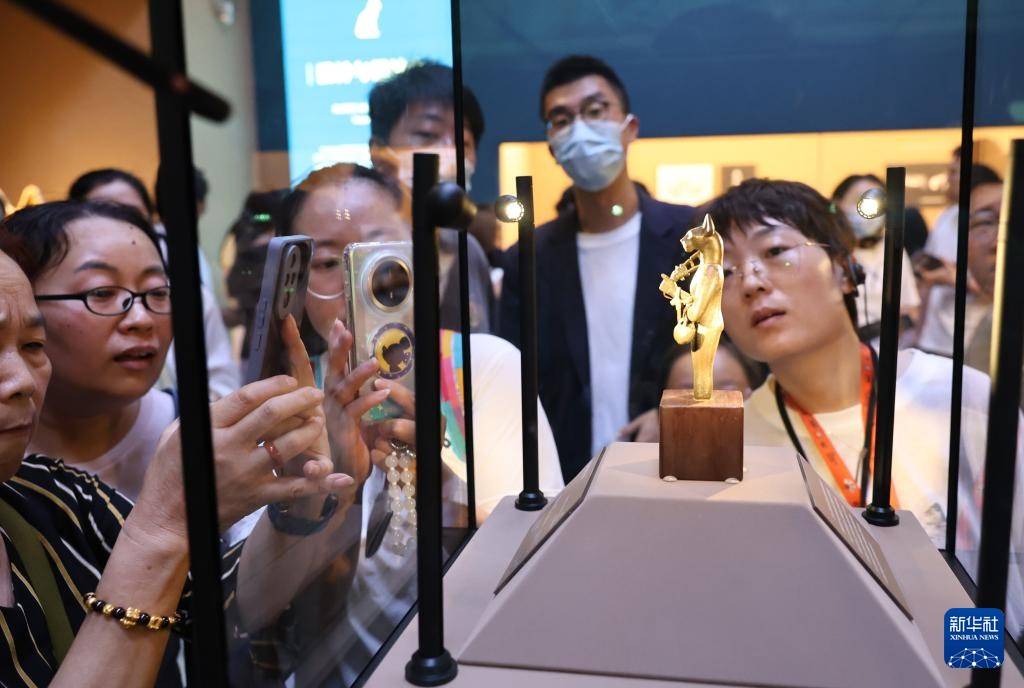 上海博物馆“金字塔之巅:古埃及文明大展”落幕