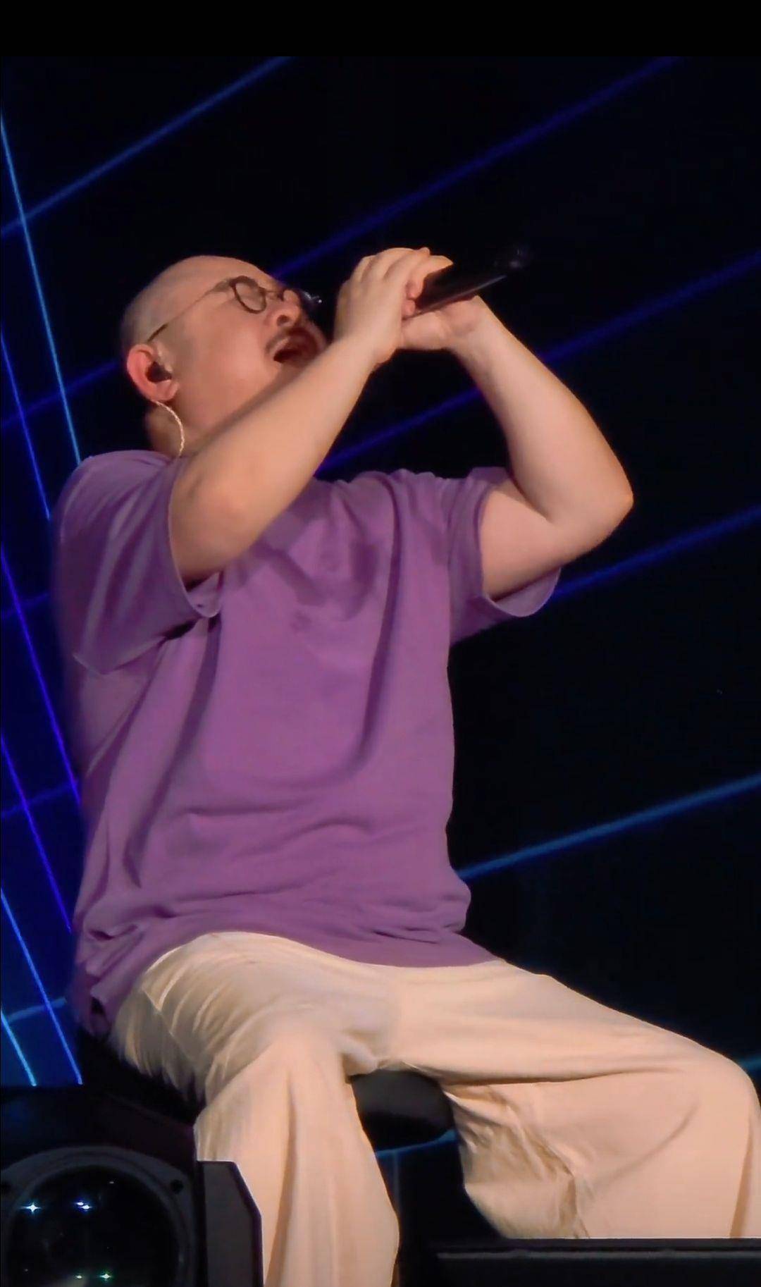 刀郎太原演唱会每首歌都是万人大合唱，应援会现场人山人海像在过年