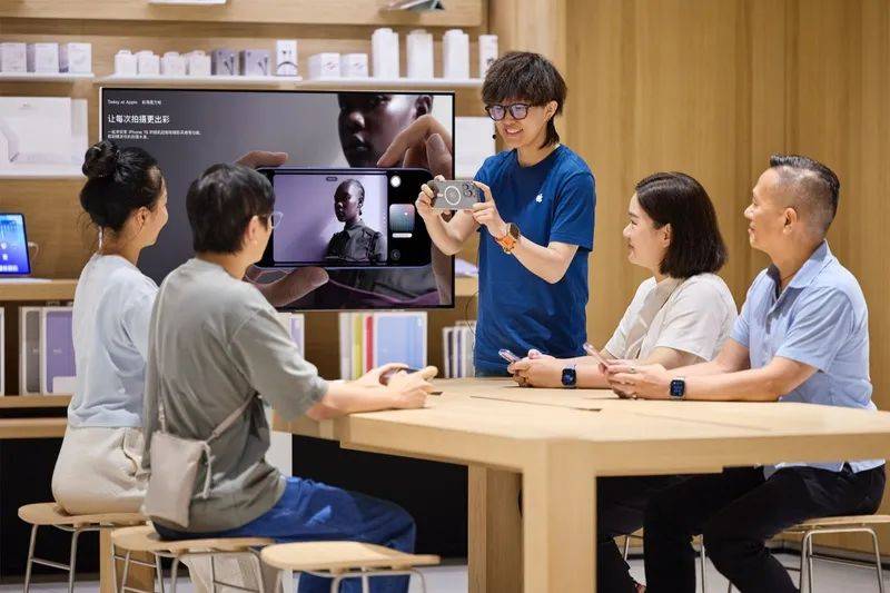 大量深圳人涌入!有人通宵“打地铺”排队……