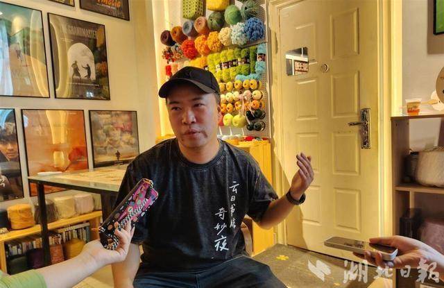 湖北知名导演执导 取景昙华林 国内首部新国风AI奇幻电影《云曰书馆奇妙夜》开机