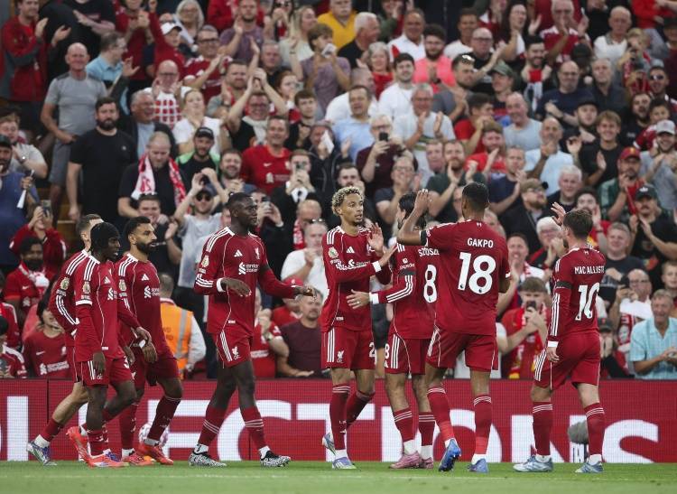 利物浦是1960年的纽卡后,英超首支每场丢2球但前2轮全胜的球队