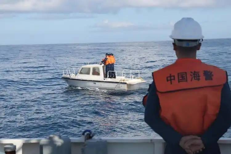 胜了!30小时无法前进一步,菲律宾两艘主力船撤离,仁爱礁破船进入最后时刻!