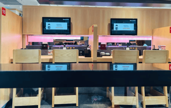 排队3小时的中产,随时准备抛弃寿司郎?