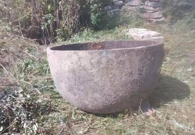 驴友爬大同殿山发现4个疑似佛磬老物件:刻有“嘉靖四十二年”等铭文,已移交文保部门