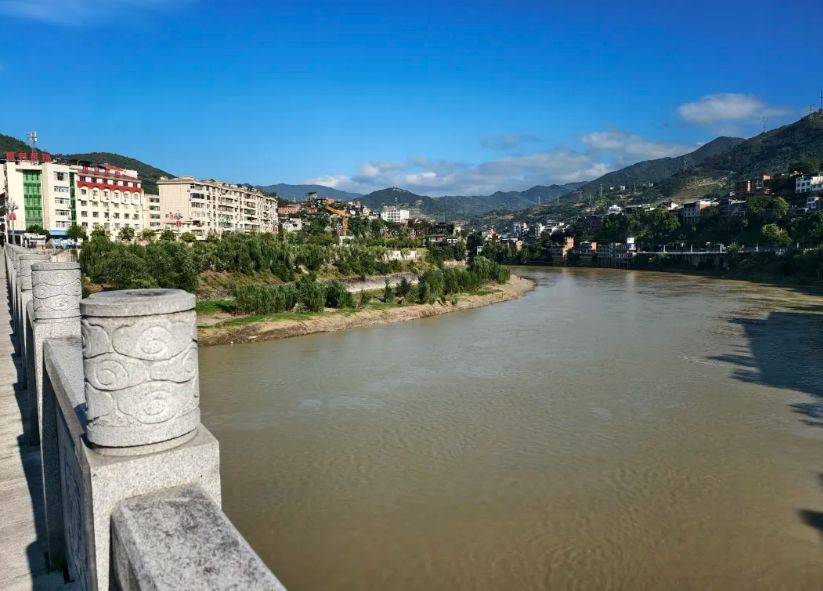 结婚当天跳河男子遗体已找到,女方称会尽快去看;男方家属:还在了解具体原因