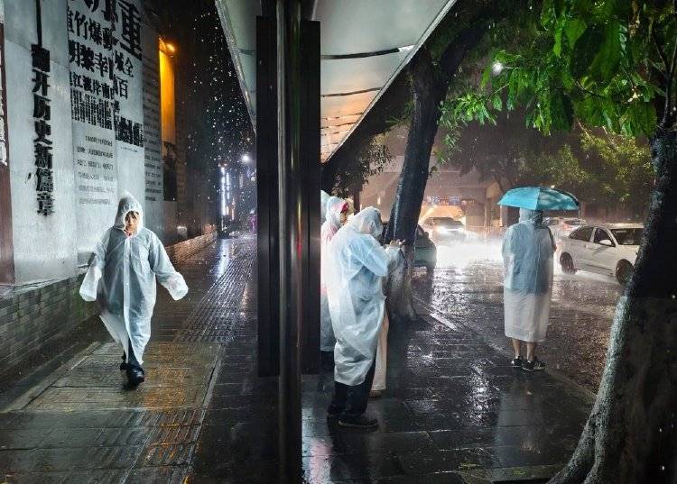 暴雨浇灭高温,加速入秋!重庆史上最长夏季终于结束